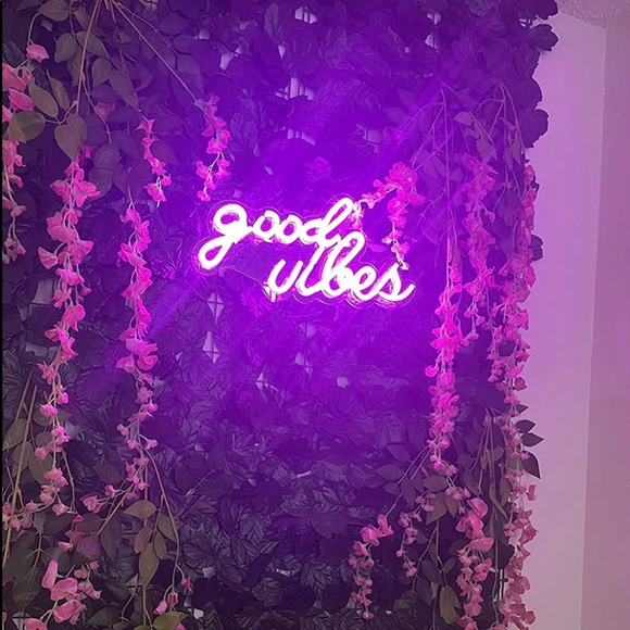 hello :-) - Picture 1 of 2